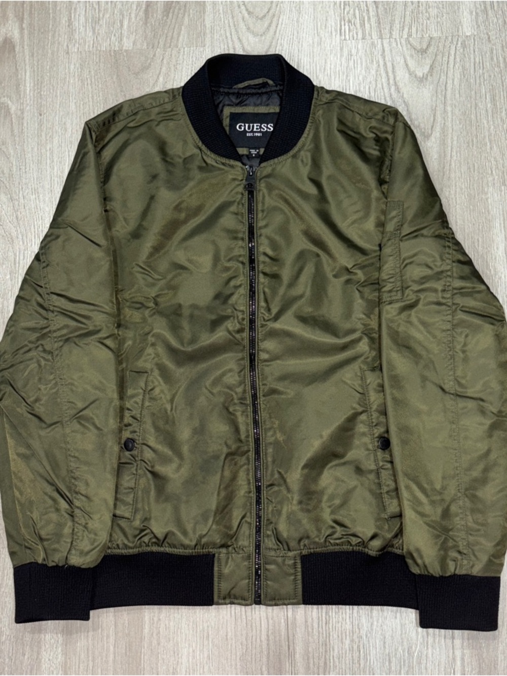 GUESS Bomber Jacket
Mens S Olive Green MA-1 Lightweight
Streetwear